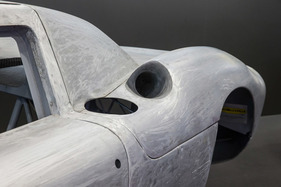 Ferrari 250 LM (1964) - da ist noch Feinarbeit nötig - Rétromobile Paris 2019