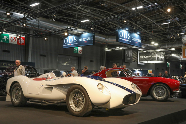 Ferrari 250 Testa Rossa (1958) – Chassis 0758TR auf dem Stand von Lukas Hüni – Rétromobile Paris 2025