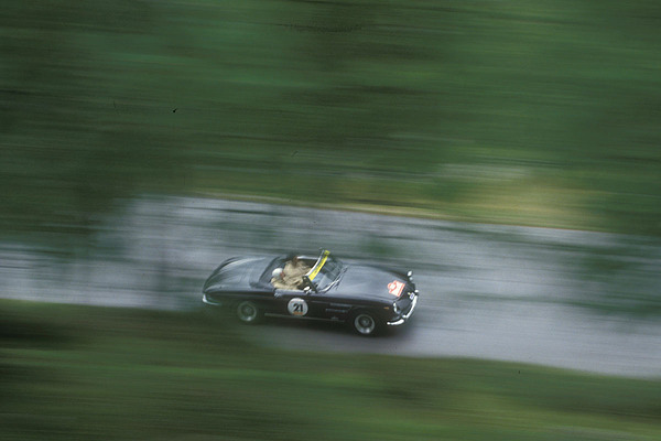 Ferrari 275 GT Spider (1966) - die trockenen Momente lassen spontanes Offenfahren zu - Erste Ennstal Classic 1993