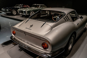 Ferrari 275 GTB/4 (1967) - in der Ausstellung "PS:. Ich liebe Dich. Sportwagen-Design der 1950er - 1970er Jahre"