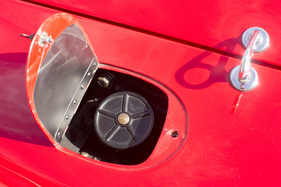 Ferrari 275 GTB/C (1966) - Deckel unter Klappe