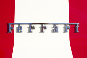 Ferrari 275 GTB/C (1966) - Ferrari-Schriftzug auf dem Heck