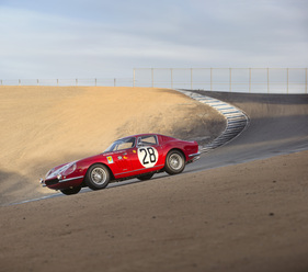 Ferrari 275 GTB/C (1966) - in der berühmten Korkenzieherkurve von Laguna Seca