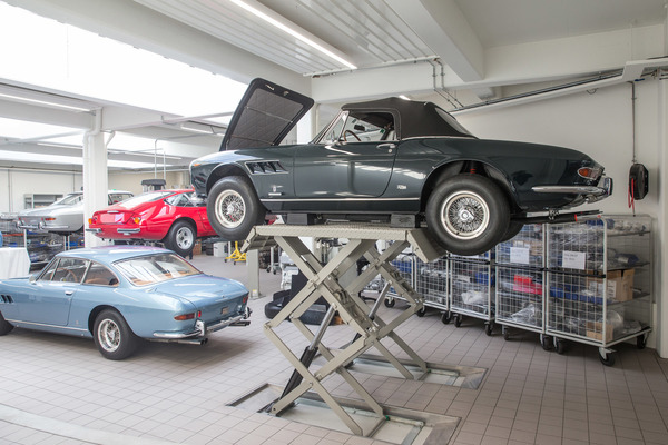 Ferrari 275 GTS auf dem Lift - SHRT GV 2020 / Niki Hasler AG