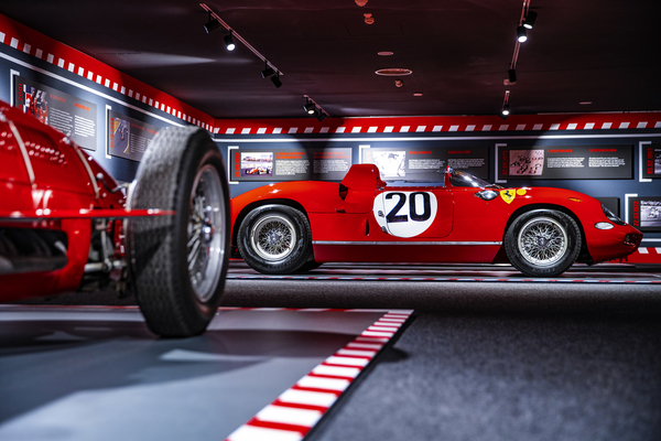 Ferrari 275 P - 90 years of Scuderia Ferrari