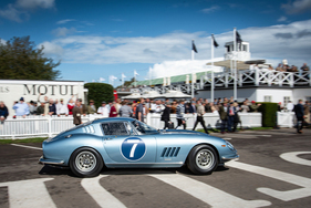 Ferrari 275GTB C (1966) – Fährt aus dem Paddock hinter der Starttribüne – Goodwood Revival 2025