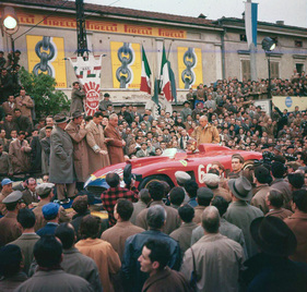 Ferrari 290 MM (1956) - Fangio am Start der Mille Miglia 1956