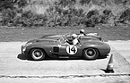 Ferrari 290 MM (1957) - Phil Hill Seite an Seite mit einem kleinvolumigeren Konkurrenten anlässlich der 12 Stunden von Sebring 1957
