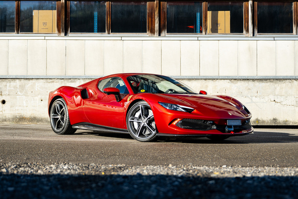 Bild: Ferrari 296 GTS (2025) - als Lot 132 an der Versteigerung der Oldtimer Galerie in Gstaad am 29. Dezember 2025