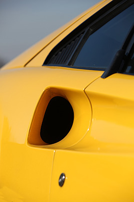 Ferrari 308 GTB (1976) - der seitliche Lufteinlass erinnert an den 246 GT