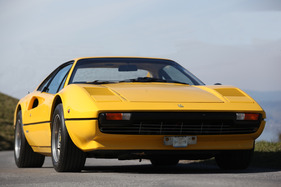 Ferrari 308 GTB (1976) - die frühen europäischen 308-er Coupés hatten Trockensumpfschmierung
