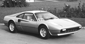 Ferrari 308 GTB (1976) - draussen - von schräg vorne rechts gesehen