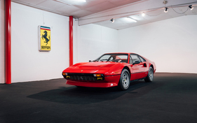 Bild Ferrari 308 GTB Quattrovalvole (1984) - als Lot 127 an der RM/Sotheby’s Dubai Versteigerung 2024