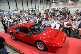Ferrari 308 GTB Quattrovalvole (1985) - als Lot 18 an der Swiss Classic World Versteigerung der Oldtimer Galerie Toffen in Luzern am 3. Juni 2023 Ferrari 308 GTB Quattrovalvole (1985) - als Lot 18 an der Swiss Classic World Versteigerung der Oldtimer Galerie Toffen in Luzern am 3. Juni 2023