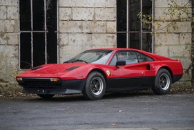 Ferrari 308 GTB Vetroresina (1976) - als Lot 106 im zweiten Teil der Fahrzeugauktion von Artcurial an der Rétromobile am 6. Februar 2015