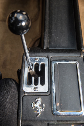 Ferrari 308 GTS (1979) - Kulissenschaltung, wie man es bei Ferrari erwartet