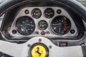 Ferrari 308 GTS (1979) - die Kontrollleuchte "Slow Down" gab es nur in der europäischen Version nicht