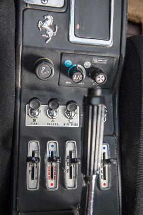 Ferrari 308 GTS (1979) - die schönen Kippschalter