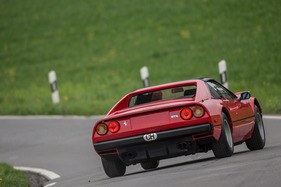 Ferrari 308 GTS (1979) - die seitlichen Blinker lassen die amerikanische Abstammung erkennen Ferrari 308 GTS (1979) - die seitlichen Blinker lassen die amerikanische Abstammung erkennen