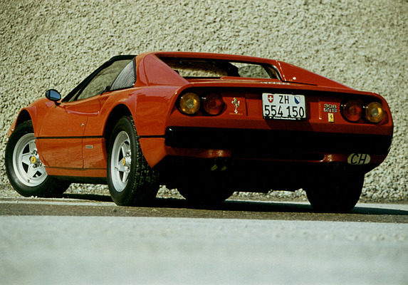 Ferrari 308 GTS (1980) - dieses Modell wurde nachträglich mit einer vierflutigen Doppelauspuffanlage modifiziert
