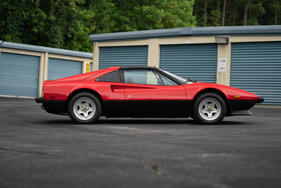 Ferrari 308 GTSi (1982) - als Lot 003 angeboten an der Bonhams Quail Lodge Versteigerung am 15./16. August 2019 (1982)