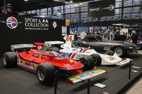 Ferrari 312 T3 (1980) – Chassis 048, gefahren von Gilles Villeneuve, daneben ein Hesketh 308 von 1974 – Rétromobile Paris 2025