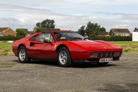 Ferrari 328 GTS (1986) - als Lot 633 angeboten anlässlich des Iconic Auctioneers "Silverstone Festival Classic Sale" am 25./26. August 2023