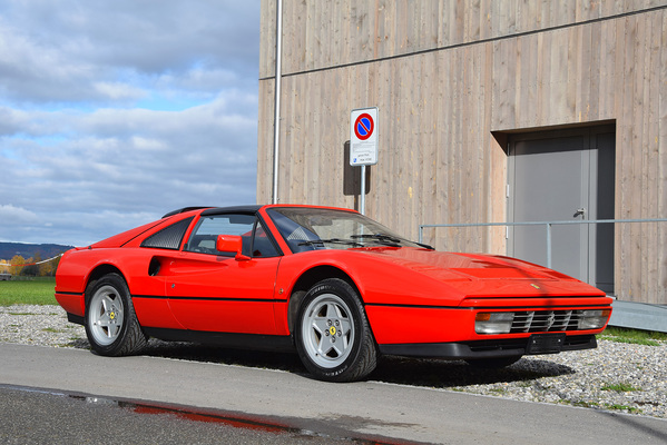 Ferrari 328 GTS (1987) - angeboten an der Versteigerung der Oldtimer Galerie in Toffen am 28. November 2015