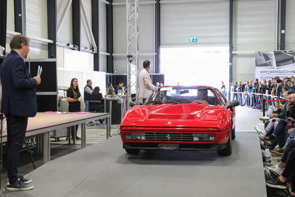 Ferrari 328 GTS (1988) - Lot 04 an der Swiss Classic World Versteigerung der Oldtimer Galerie am 1. Juni 2024