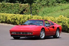 Ferrari 328 GTS (1988) - als Lot 089 angeboten an der Artcurial Le Mans Classic Versteigerung am 30. Juni 2023