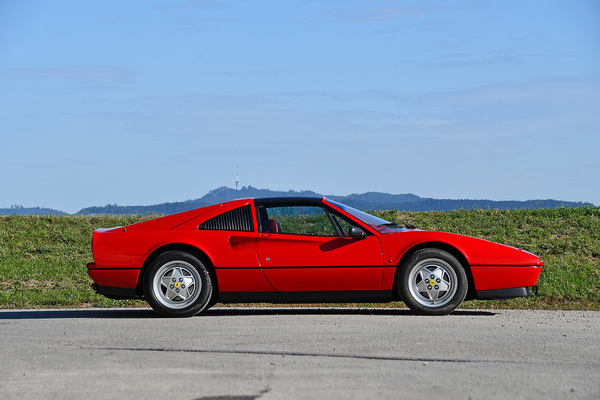 Ferrari 328 GTS (1988) - als Zusatzlot 144A an der Versteigerung der Oldtimer Galerie Toffen am 14. Oktober 2023 angeboten
