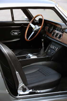 Ferrari 330 GT (1967) - Cockpit aus Sicht des Beifahrers