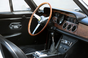 Ferrari 330 GT (1967) - Leder und Holz im Interieur