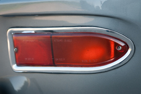 Ferrari 330 GT (1967) - Schlanke Rückleuchten