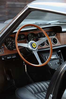 Ferrari 330 GT (1967) - der Fahrerarbeitsplatz