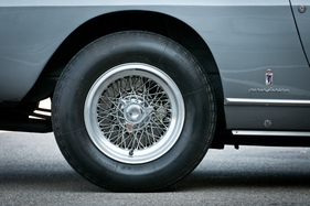 Ferrari 330 GT (1967) - die Speichenräder stehen dem Wagen gut