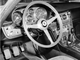 Ferrari 330 GT (1968) - alle Instrumente vor dem Fahrer - Genfer Autosalon 1968
