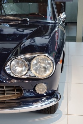 Ferrari 330 GT 2+2 (1964) – "75 anni di Ferrari" in der Autoworld Brüssel 2022 (1964)