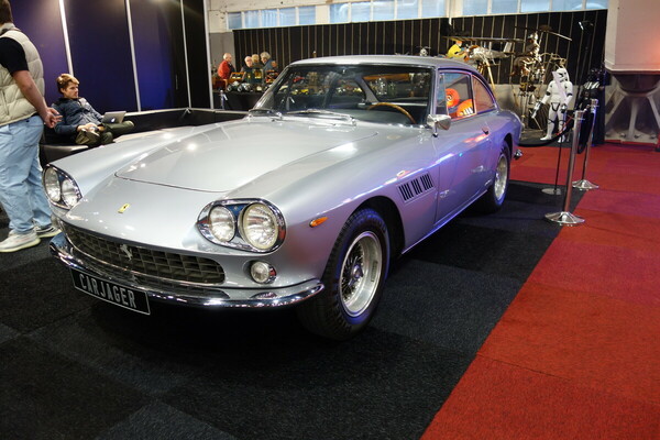 Ferrari 330 GT 2+2 (1964) – Classic Car Show Brussels 2022
