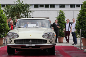 Ferrari 330 GT 2+2 (1965) - unter Vorbehalt zugeschlagen - an der Dolder-Versteigerung der Oldtimer Galerie am 11. Juni 2016