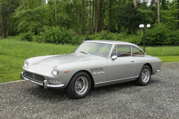 Bild: Ferrari 330 GT 2+2 (1966) - angeboten an der Versteigerung der Oldtimer Galerie anlässlich der Dolder Classics am 7. Juni 2014