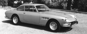 Ferrari 330 GT 2+2 (1967) - im Jahr 1965 musste das Gesicht mit den Doppelscheinwerfern einer klassischen Gestaltung weichen