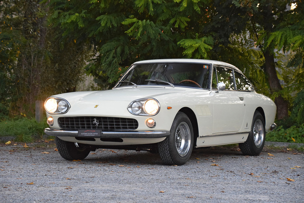 Bild Ferrari 330 GT 2+2 Series 1 (1965) - als Lot 54 an der Versteigerung der Oldtimer Galerie Toffen am 20. Oktoberl 2018