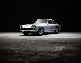 Ferrari 330 GT 2+2 Series I 'Interim' by Pininfarina (1965) - Lot 119 at the RM/Sotheby's auction in Munich on November 17, 2023
