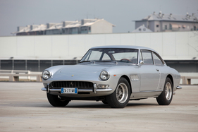 Ferrari 330 GT 2+2 Series II by Pininfarina (1966) - als Lot 112 angeboten an der Versteigerung von RM in Paris am 4. Februar 2015