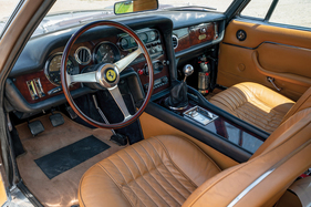 Ferrari 330 GT Shooting Brake (1965) - Interieur mit Leder und Holz