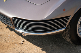 Ferrari 330 GT Shooting Brake (1965) - Lamellen vor den Scheinwerfern