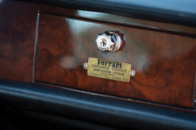 Ferrari 330 GT Shooting Brake (1965) - Vignale-Plakette gibt als Baujahr 1967 an