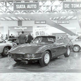 Ferrari 330 GT Shooting Brake (1965) - am Turiner Autosalon im Jahr 1968 - gemäss damaligen Augenzeugenberichten in Scholadebraun lackiert