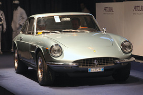 Ferrari 330 GTC (1967) - angeboten als Lot 394 an der Artcurial Rétromobile Versteigerung am 8. Februar 2013